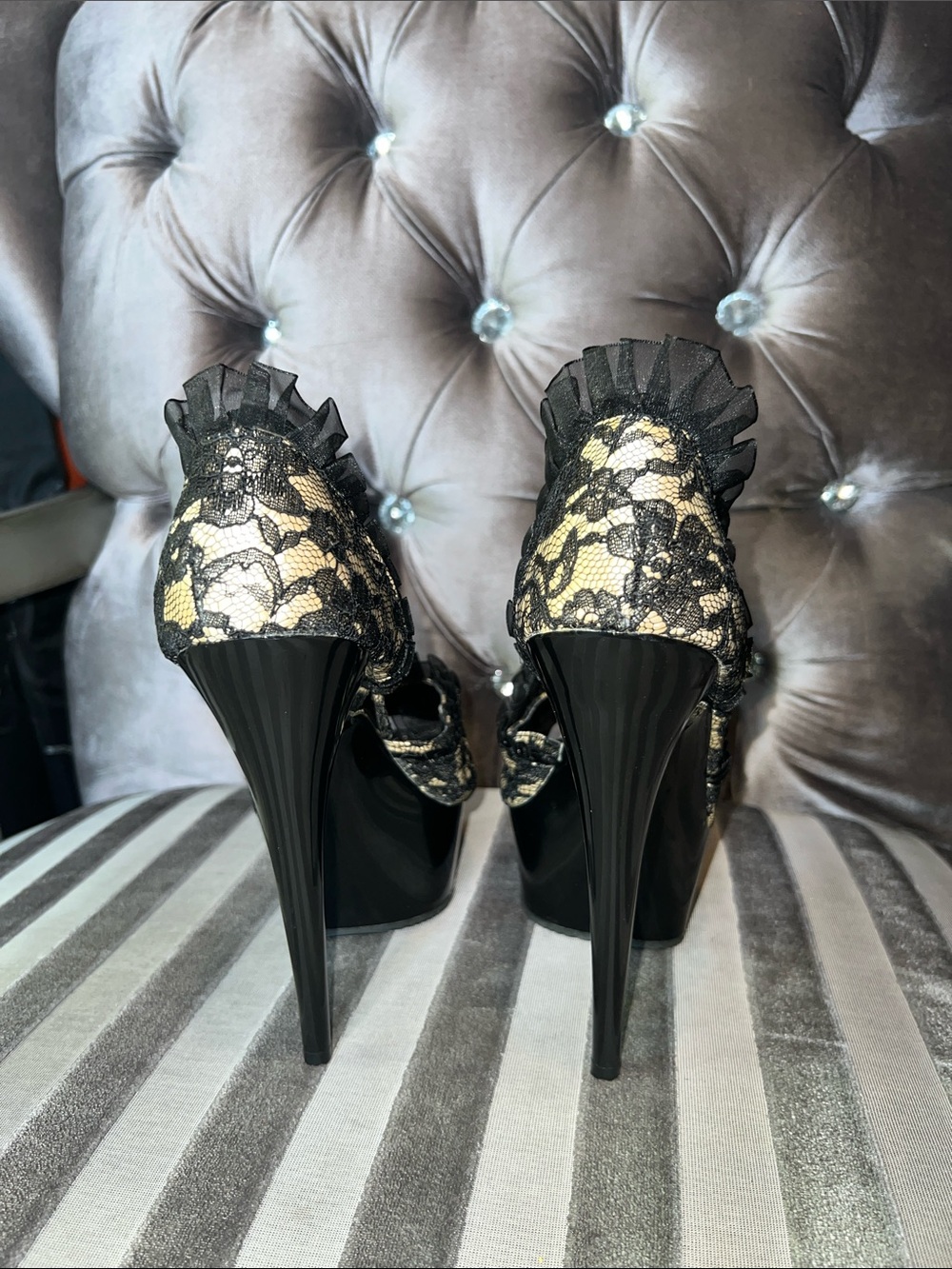 👠 VINTAGE Pleaser Lovers Lane Lace Bow Platform Heels sz 11 🖤 - Picture 6 of 9